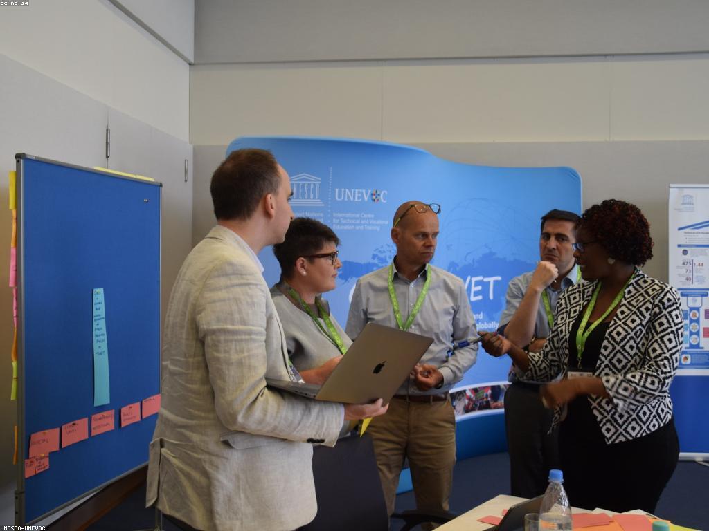 អត្ថបទអប់រំ៖ ការសិក្សានិងការអភិវឌ្ឍន៍